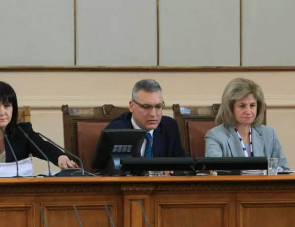 Жяблянов вече не е зам.-председател на НС, защити се с "другарки и другари"