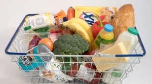 Даренията на храни намаляват заради безумно изискване за етикет