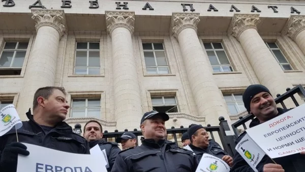 Служителите на затворите протестират във Велико Търново, Пазарджик, Добрич и Стара Загора