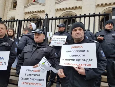 Надзирателите пак недоволстват от Цачева, мълчала си за щат и пари