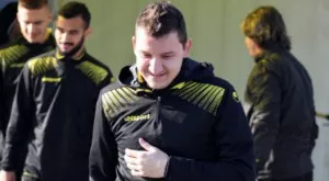 {{ otherArticle[0].article.title }}