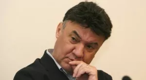 {{ otherArticle[0].article.title }}