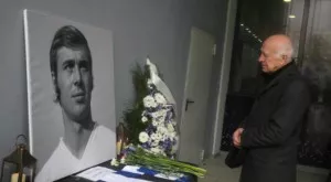 СНИМКИ: Фенове, шефове и легенди на Левски почетоха Павел Панов