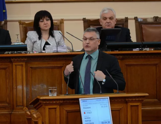 Нинова отстрани Жаблянов заради нарушен екипен принцип и липса на активност в идейните дискусии