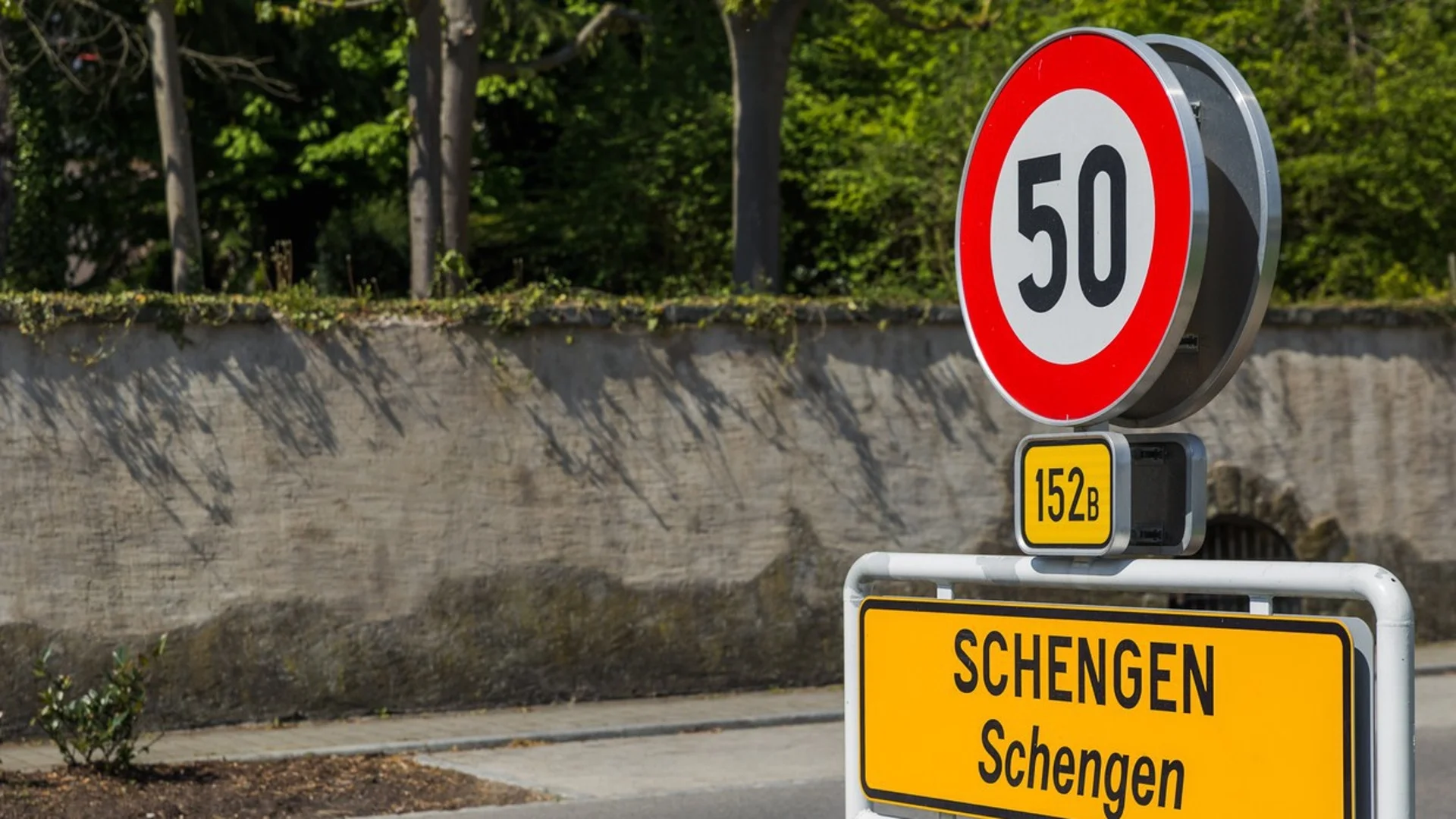 Румънски евродепутат: Няма да влезем в Шенген през 2023 г., отлагаме заради България
