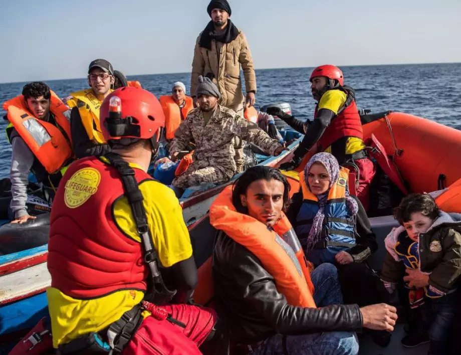 Великобритания ще връща лодките с мигранти, прекосяващи Ламанша