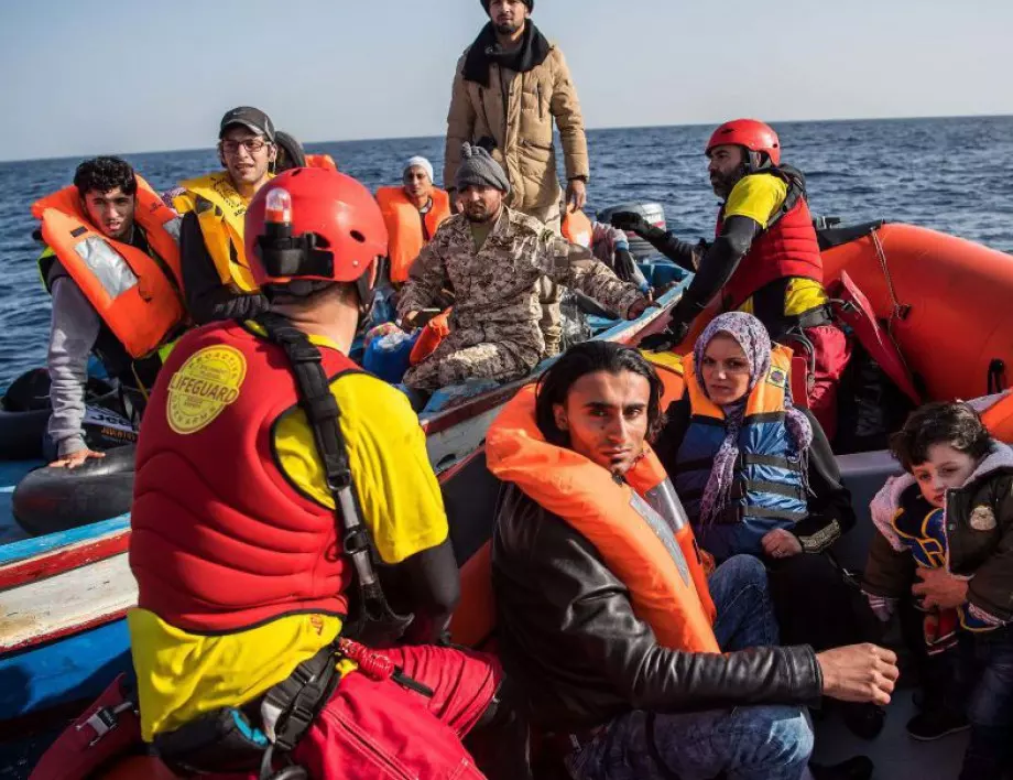 Над 500 мигранти влязоха за часове незаконно по море в Испания 