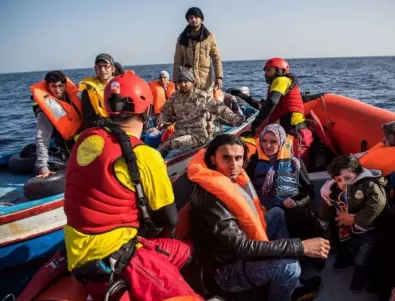 Спасиха мигрантите от плаващия под турски флаг товарен кораб 