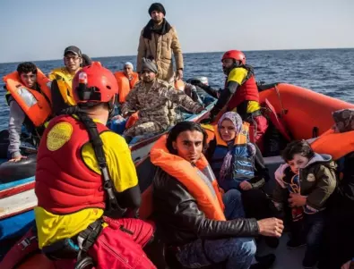 Кораб с 400 мигранти потъва между Гърция и Малта