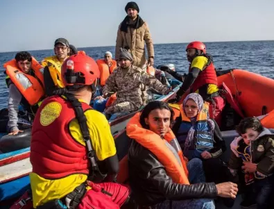 80 спасени мигранти след корабокрушение край Пелопонес