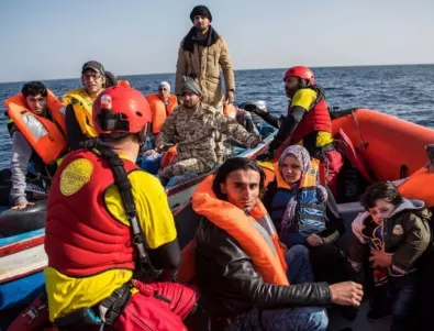 Броят на нелегалните мигранти в ЕС расте, но само по един маршрут