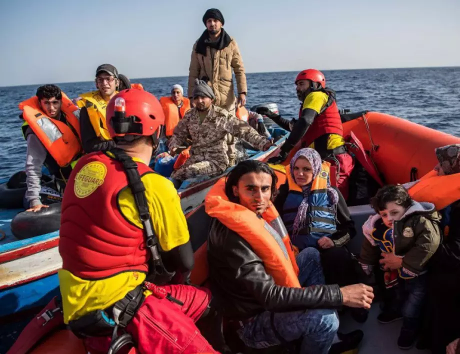 Лодка с мигранти се преобърна в Егейско море, десетки загинаха