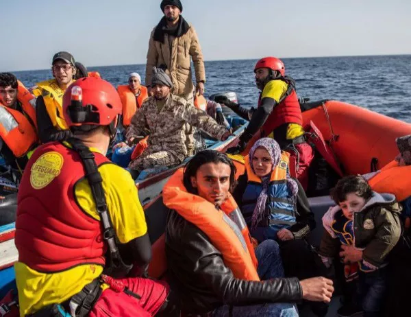 Десетки мигранти бяха спасени край Гибралтарския пролив