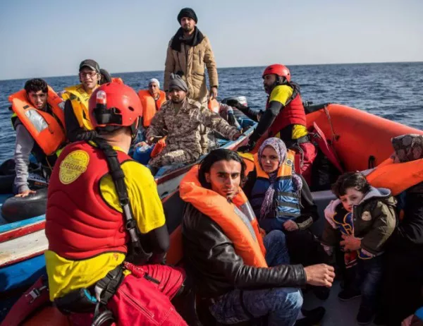 Мигранти с опит да откраднат риболовен траулер, искали да достигнат Великобритания 