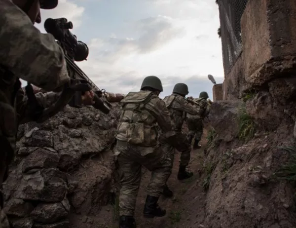 Докато светът гледа към Източна Гута, турската армия избива стотици цивилни в Африн