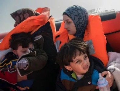 Над 600 мигранти все още бедстват в Средиземно море 