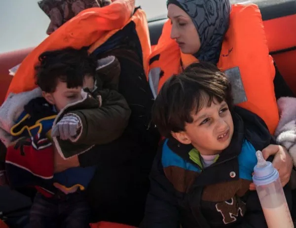 Девет жертви, включително деца, при потъването на мигрантска лодка в Турция