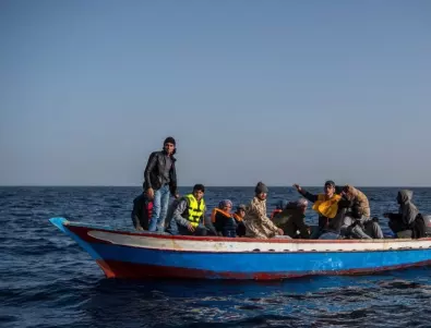 Лодка с мигранти се обърна край бреговете на Турция, има загинали