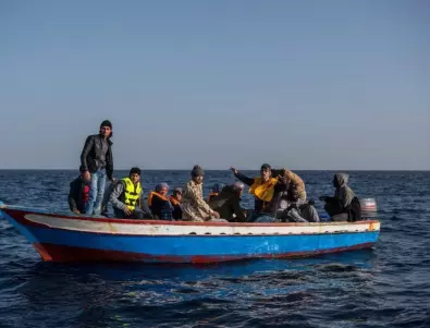 40 са изчезнали при корабокрушение на лодка с мигранти в Италия