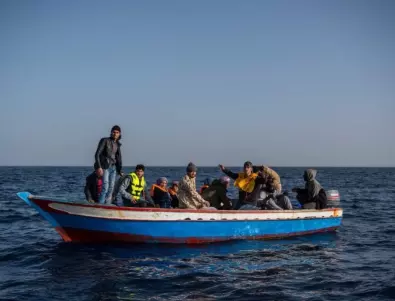Гърция спаси 14 мигранти при остров Хиос, трима са загинали