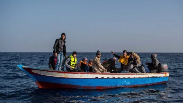 Повече от 100 000 мигранти годишно влизат в Европа през Средиземноморието