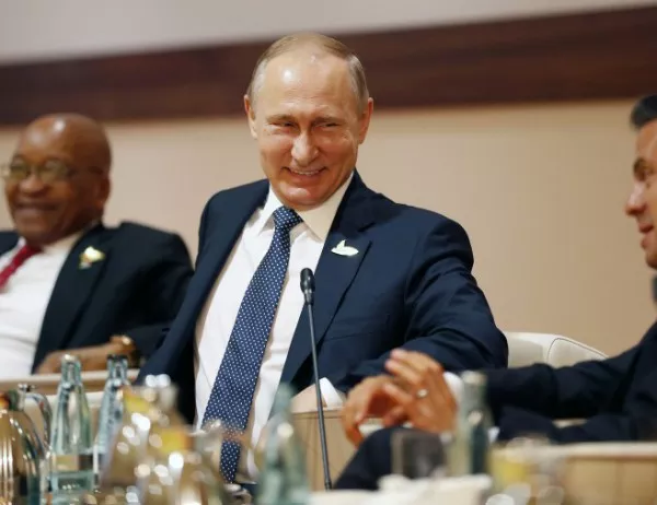 Докато Путин манипулира изборите, нашите лидери срамно мълчат