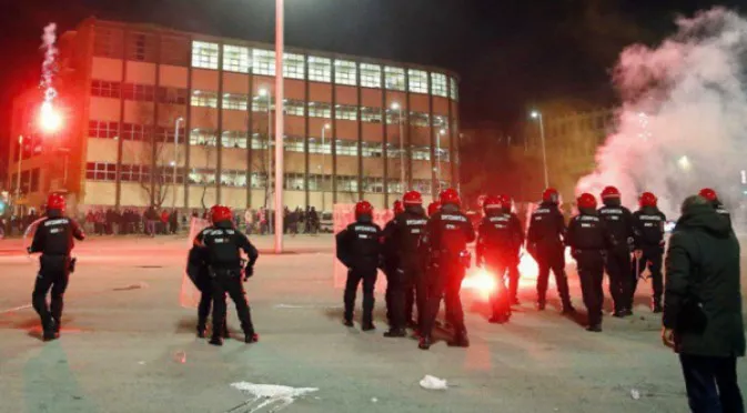 ВИДЕО: Полицай почина при сблъсъци между фенове в Билбао