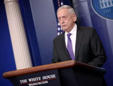 Военният министър на САЩ се изсмя на слуховете, че ще подава оставка