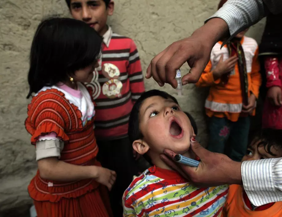 Пакистан с кампания от врата на врата за ваксиниране срещу полиомиелит