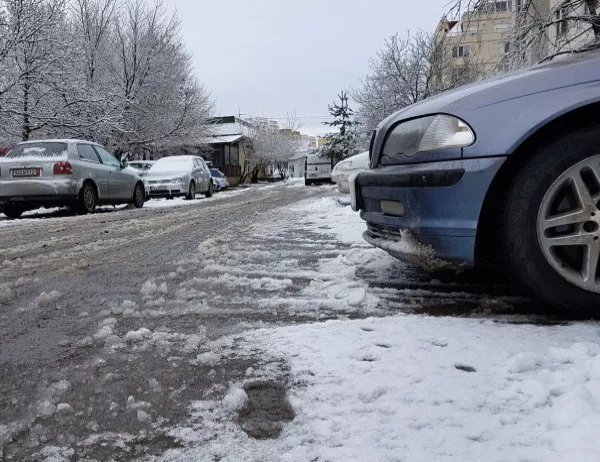 Без синя и зелена зона в София заради снеговалежа