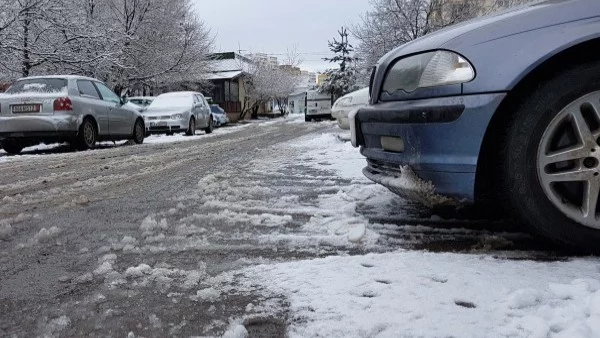 Без синя и зелена зона в София заради снеговалежа