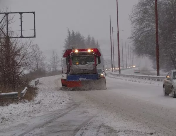 24 снегорина чистят улиците на Русе