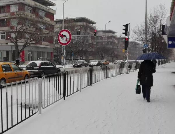 Няма затворени пътища в Кърджалийска област, въпреки снеговалежите