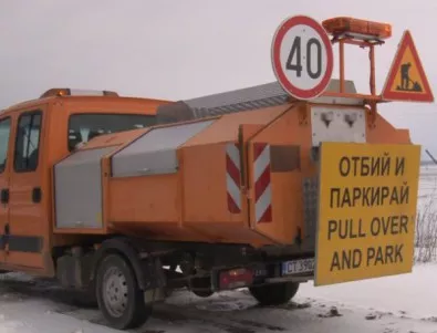 440 снегорина чистят пътищата на страната