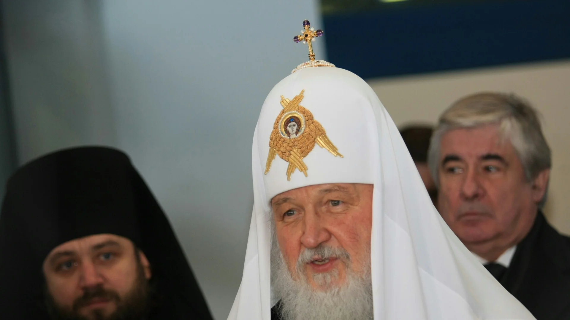Много бързо: Патриарх Кирил се моли за душите на застреляните в Москва (ВИДЕО)