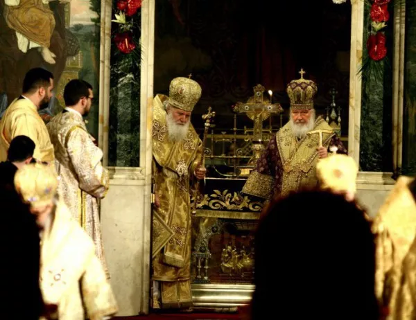 Патриарх Неофит и патриарх Кирил отслужиха съвместна литургия