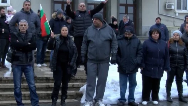 Нови протести в защита на обвинения за убийство пловдивски лекар