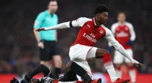 Майката на играч на Арсенал живее в контейнер, на него не му пука