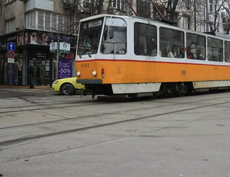 Възстановено е движението на трамваите по линия №8 в София
