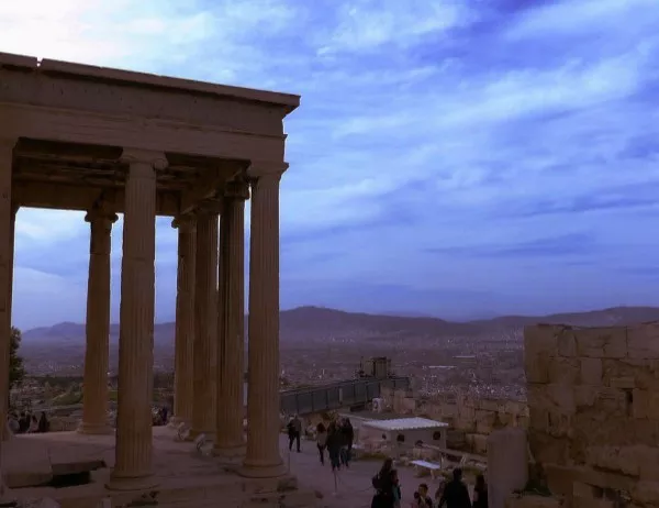 Красивата Атина през погледа на един модерен обектив (СНИМКИ)