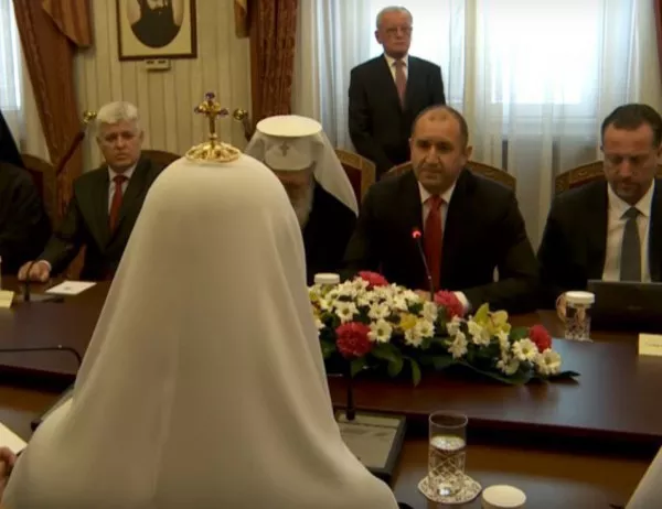 Главата на руската църква назидателно се кара на безмълвните български президент и патриарх (Видео)*