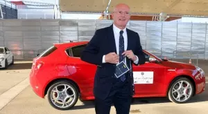 УЕФА награждава Ариго Саки със специална награда