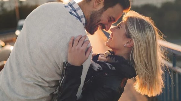 Тези зодии ги очаква страстна любов през април