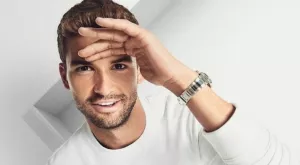 {{ otherArticle[0].article.title }}