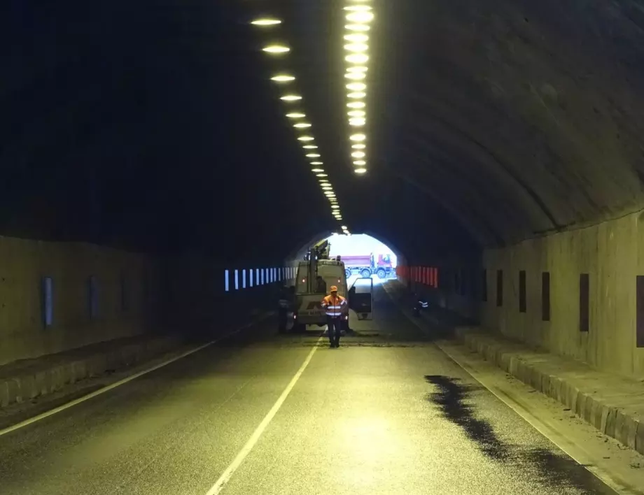 Ремонтират осветлението в тунел „Правешки ханове” на „Хемус”  