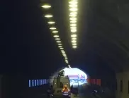 Подменят повреденото осветление в тунел „Траянови врата“ 