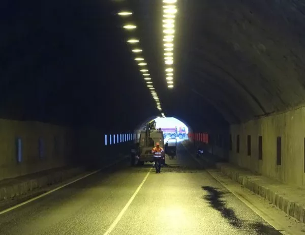 Тунел "Кривия" в Кресненското дефиле е без осветление
