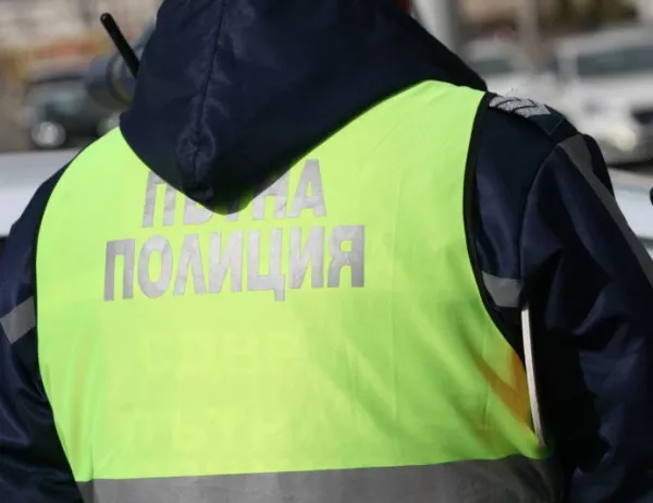 Полицията в Сливен съставя актове на шофьорите, блокирали подхода към АМ „Тракия”