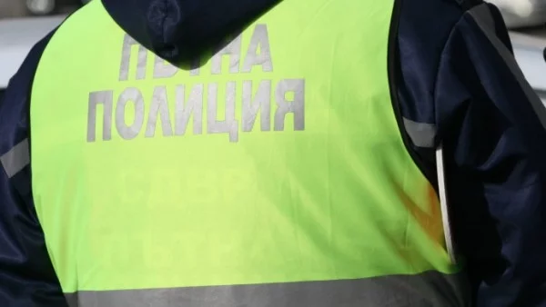 Полицията в Сливен съставя актове на шофьорите, блокирали подхода към АМ „Тракия”
