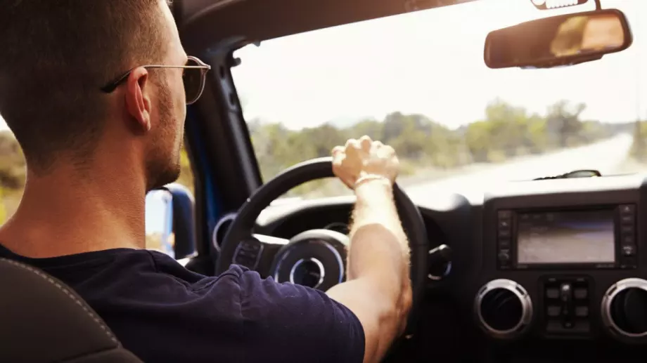 Как да сте по-дълго време бодри зад волана при продължително шофиране